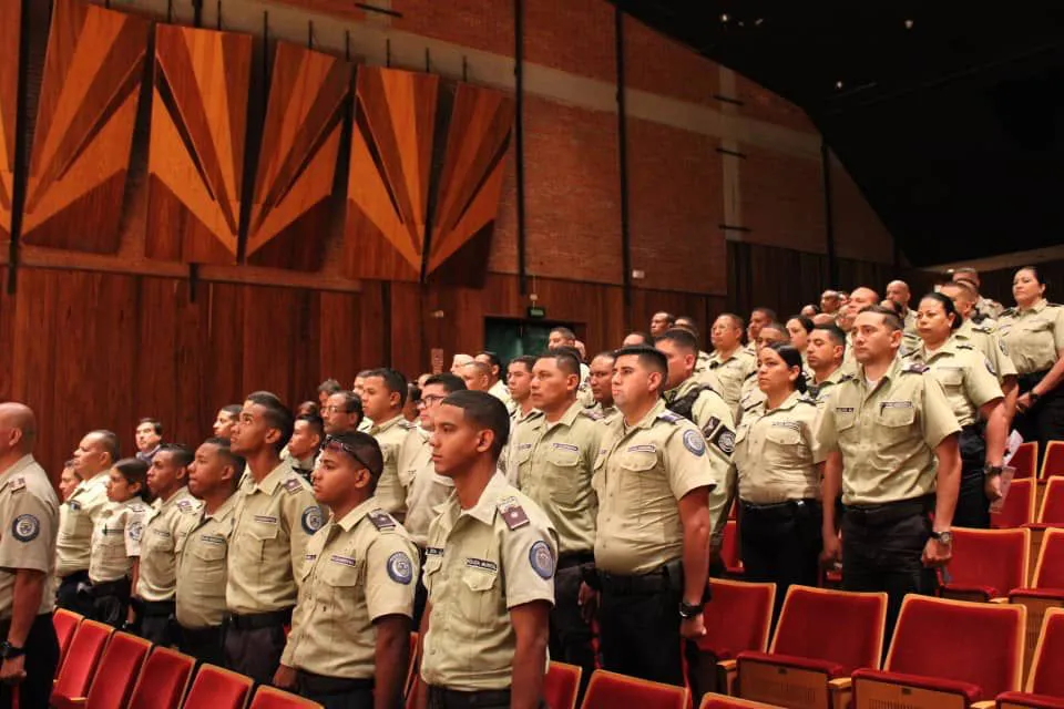 Concejo Municipal de Baruta condecoró a Funcionarios de PoliBaruta.