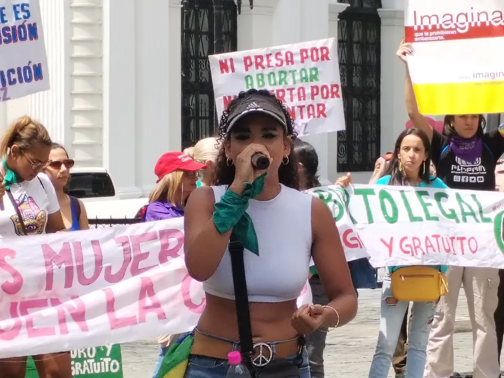Suhey Ochoa, miembro de la ONG De Pan y Rosas.