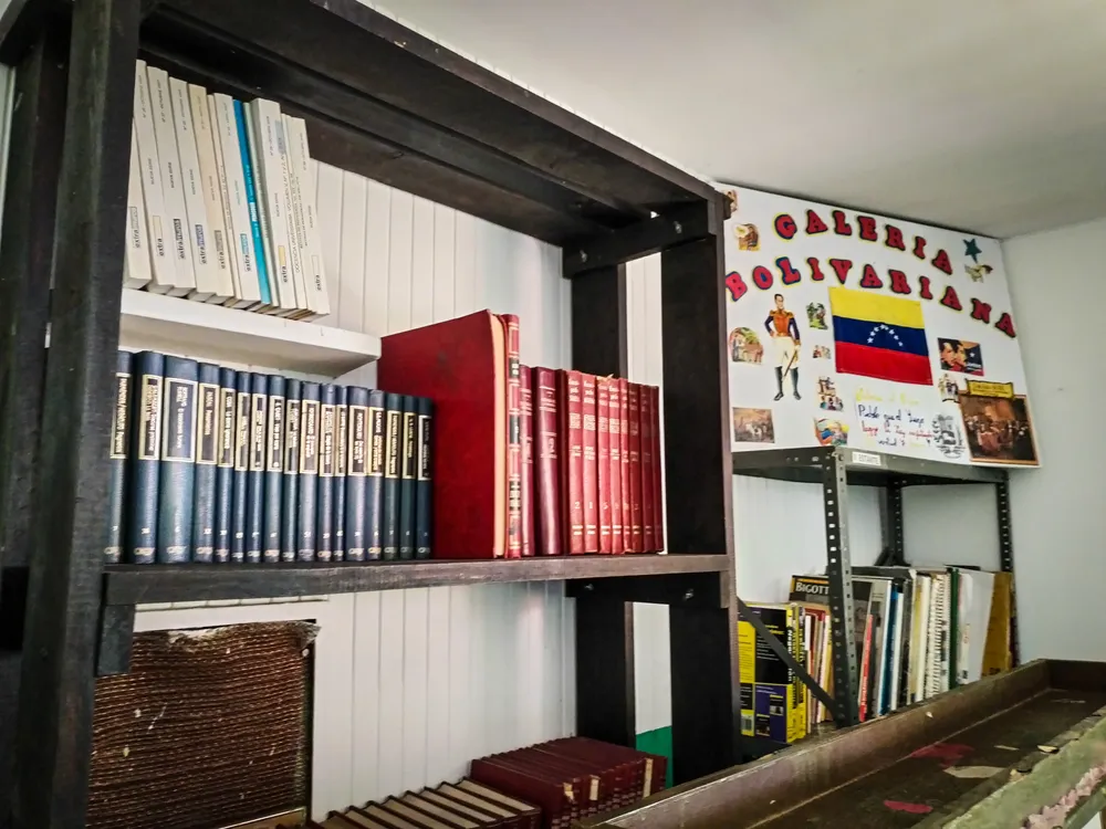 Más de 100 estudiantes amenazados con perder su educación en el Municipio Baruta.