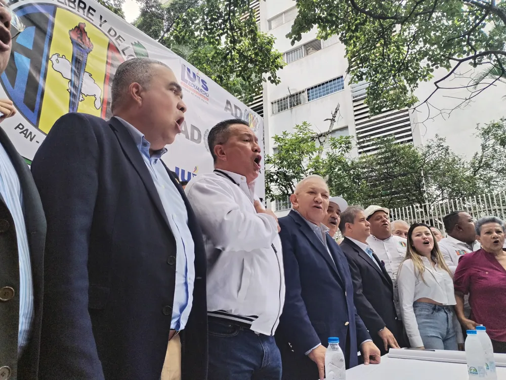 Luis Eduardo Martínez, candidato presidencial del partido Acción Democrática.  