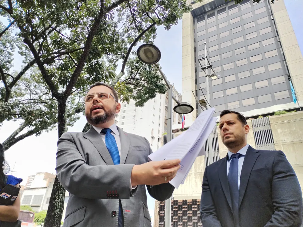 Antonio Ecarri, presidente del partido Alianza del Lápiz acude AL Ministerio Público.