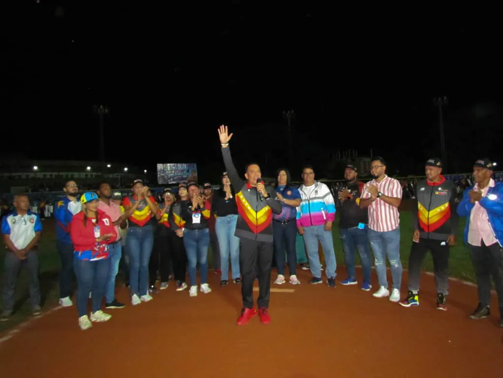 En la inauguración más de 200 bailarines realizaron un show musical que cautivó a los asistentes