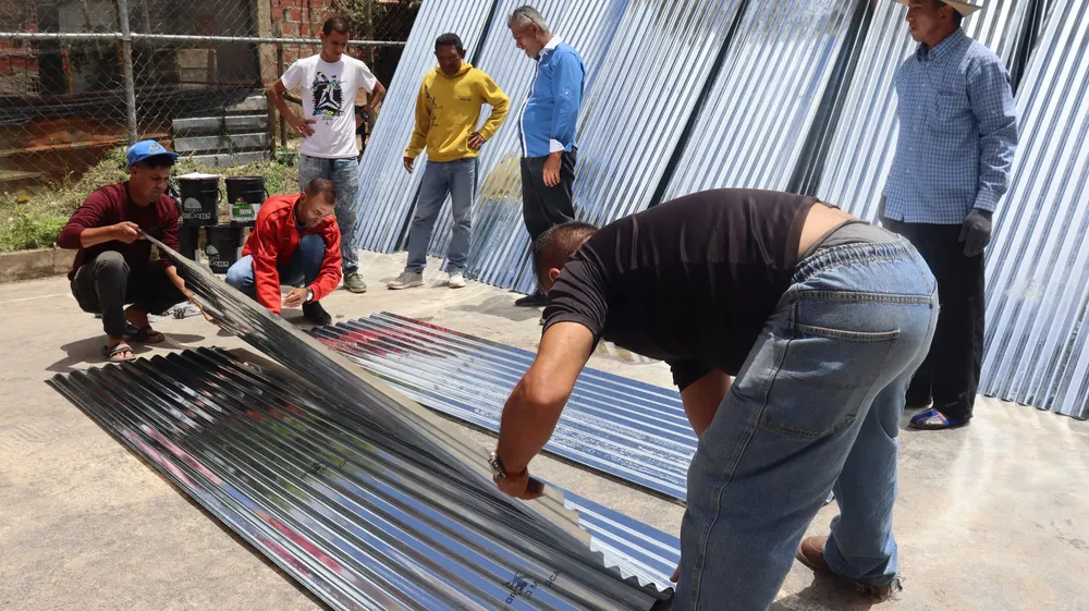 Más familias del municipio Guaicaipuro se benefician con el Plan Techo