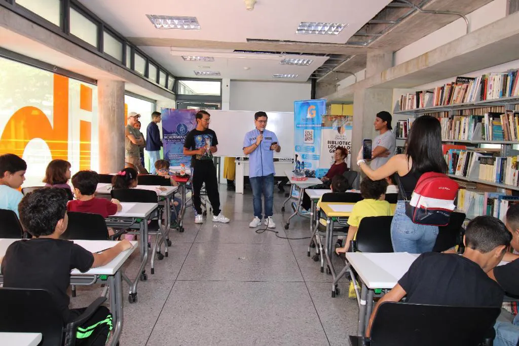 El Mundo de Colores de Oscar Olivares llegó a Chacao