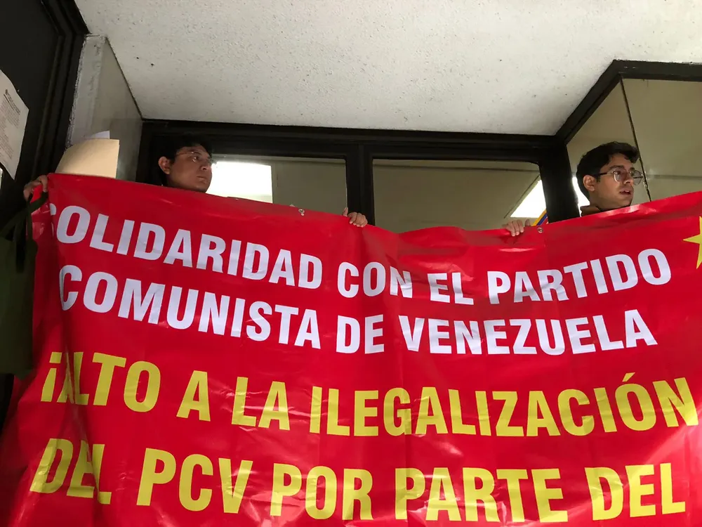 Comunistas mexicanos toman Embajada de Venezuela en el Distrito Federal - Foto: Diario El Machete.