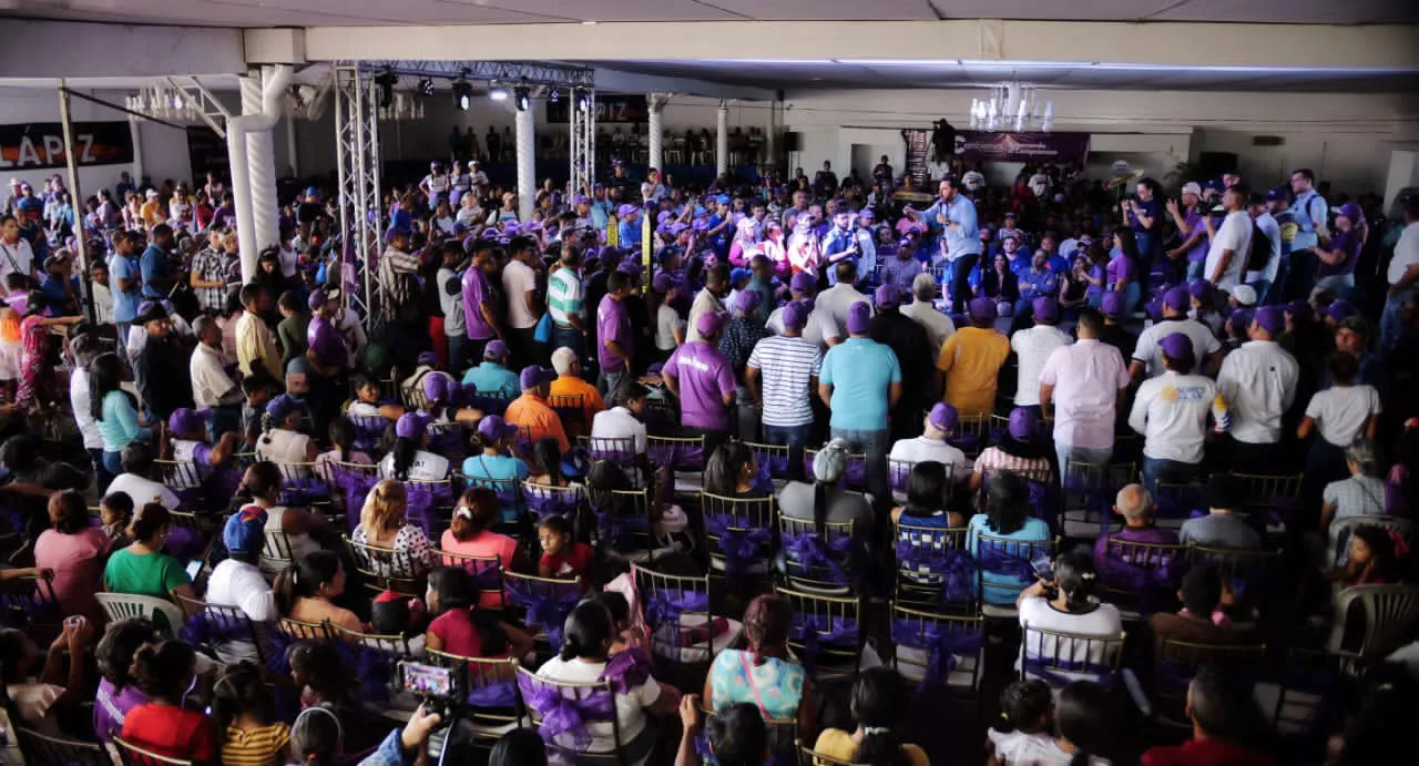 Antonio Ecarri, candidato presidencial del partido Alianza del Lápiz.