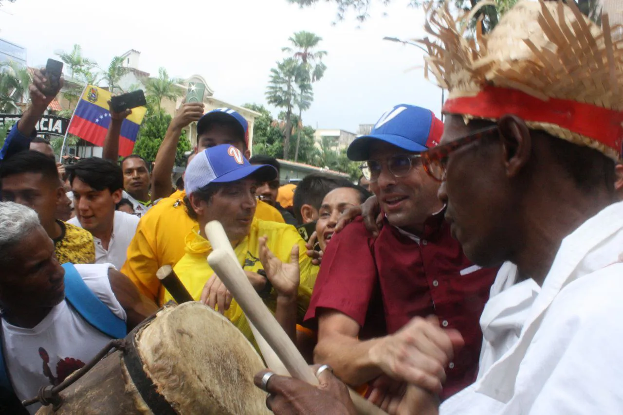 Henrique Capriles se inscribe en las elecciones primarias opositoras.