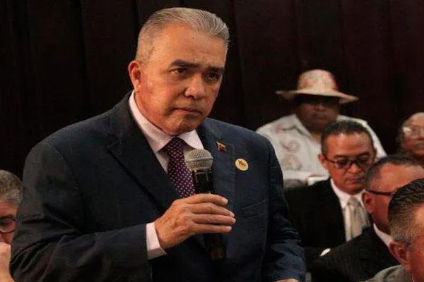 Diputado, Luis Eduardo Martínez