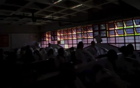 Estudiantes de Farmacia y Bioanálisis ULA sin servicio eléctrico para prácticas de laboratorio