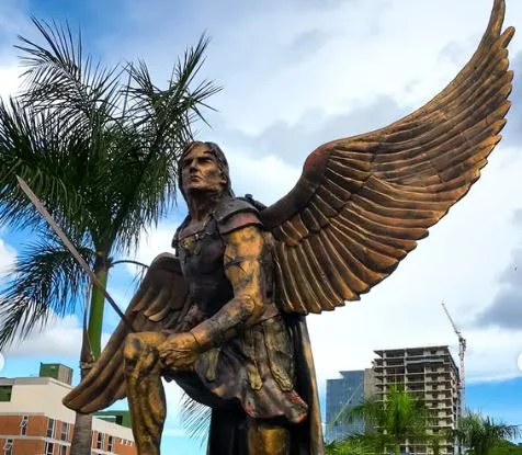 Estatua de San Miguel Arcángel 