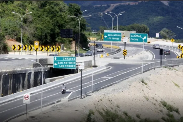 Carretera Panamericana Caracas - LosTeques.