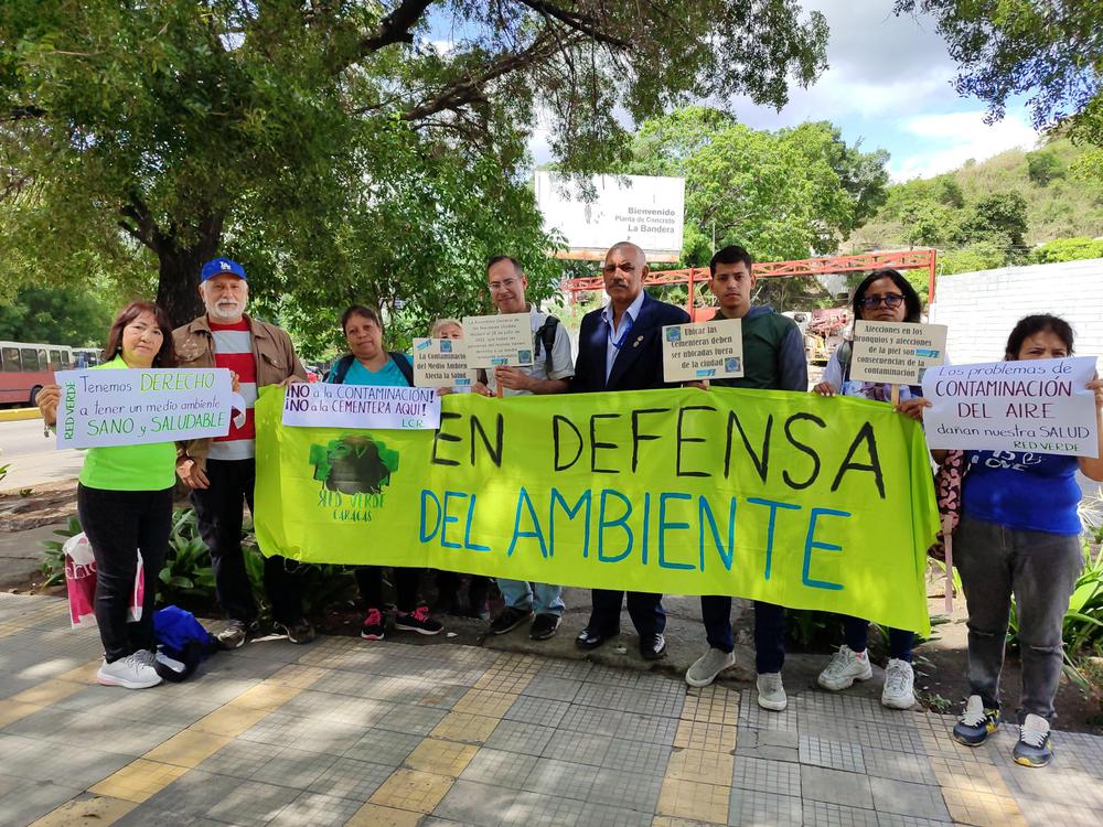 Denuncian contaminación ambiental generada por la cementera de La Bandera.