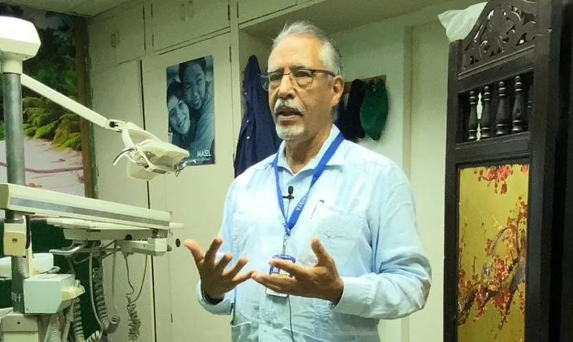 Odontólogo venezolano Félix Esparragoza