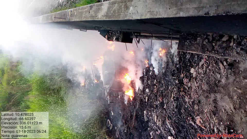 Un incendio en en las instalaciones registrado en el estado Miranda, afectó este martes el servicio de fibra óptica de la Telefónica Movistar, en la población de Higuerote, Rio Chico, Guerenas y Guetire.  En un mensaje difundido por la empresa de telecomunicaciones a través de su cuenta en la red social Twitter, se detalló que equipos técnicos se encuentran trabajando en la zona para recuperar la conexión averiada por las llamas.  