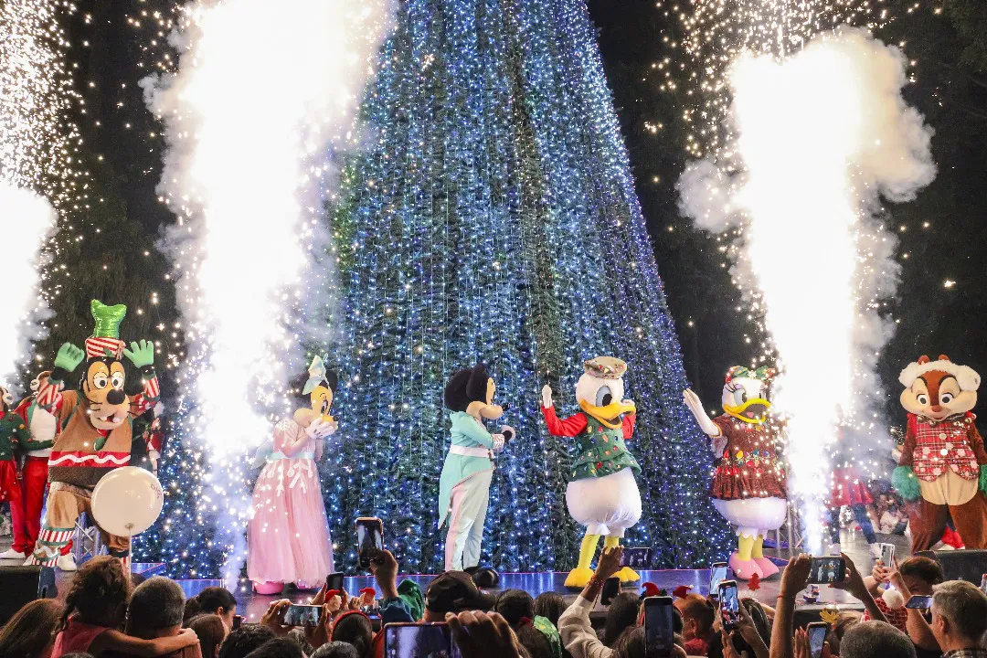 Chacao Ilumina la Navidad en Alianza con la Empresa Privada: Un Doble Encendido Lleno de Magia y Música