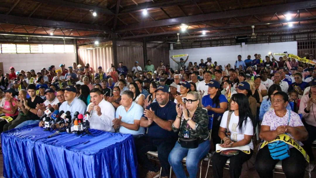 Alcaldes proponen a Antonio Ecarri asumir candidatura a la gobernación de Aragua