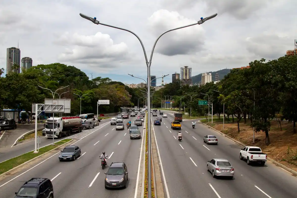 Autopista Gran Cacique Guaicaipuro. Foto: Tairy Gamboa / Cronica Uno.