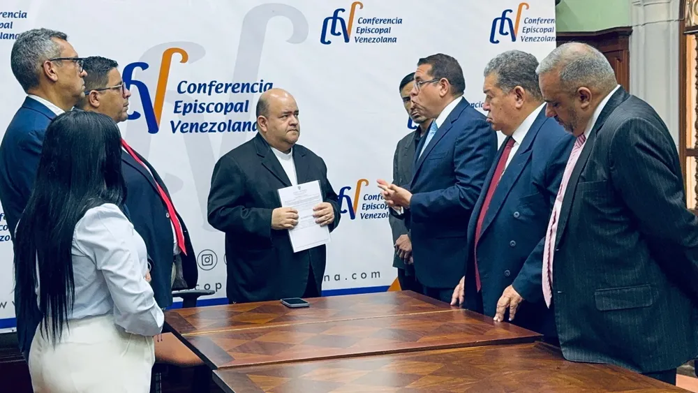 Comitiva de concejales del municipio Baruta hacen entrega de acuerdo en honor a Monseñor Moronta