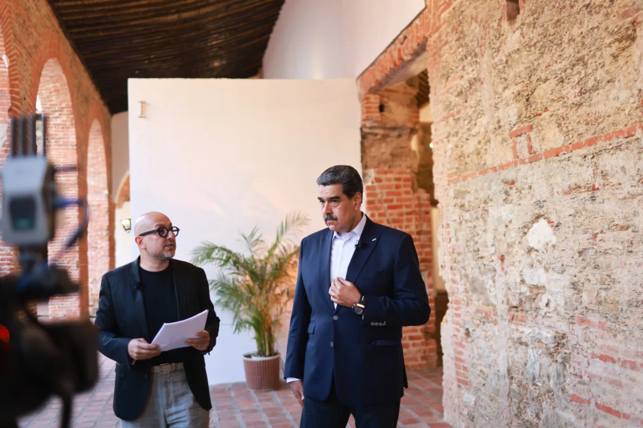 Nicolás Maduro, presidente de la República, junto a Miguel Ángel Pérez Pirela, periodista venezolano.