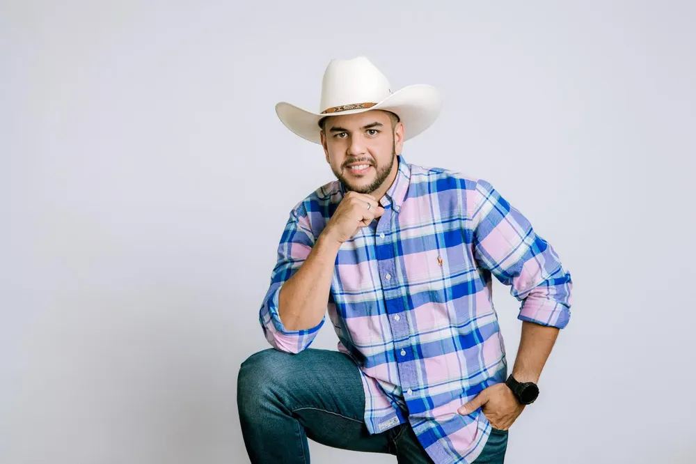 César Mendoza, cantante