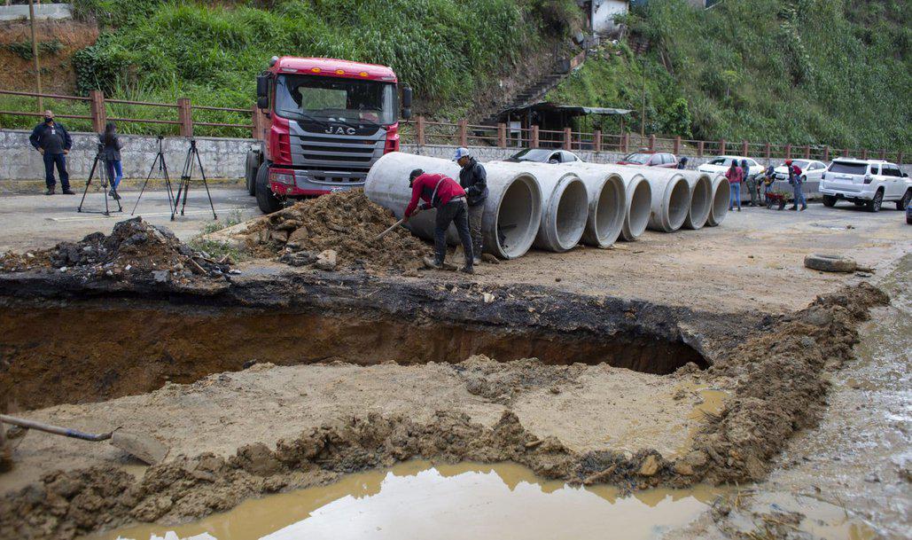 Explosión de tubería de Hidrocapital en San Antonio de Los Altos