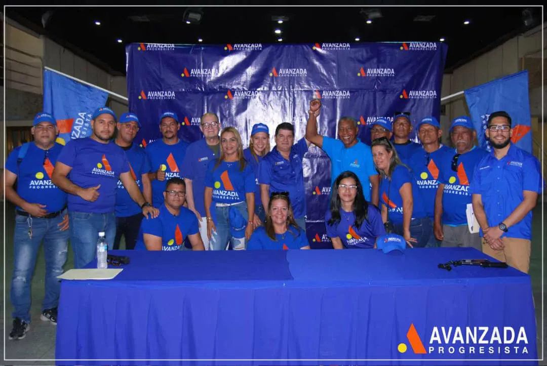 Luis Agusto Romero, diputado a la Asamblea Nacional junto visita la sede de Avanzada Progresista en Trujillo.