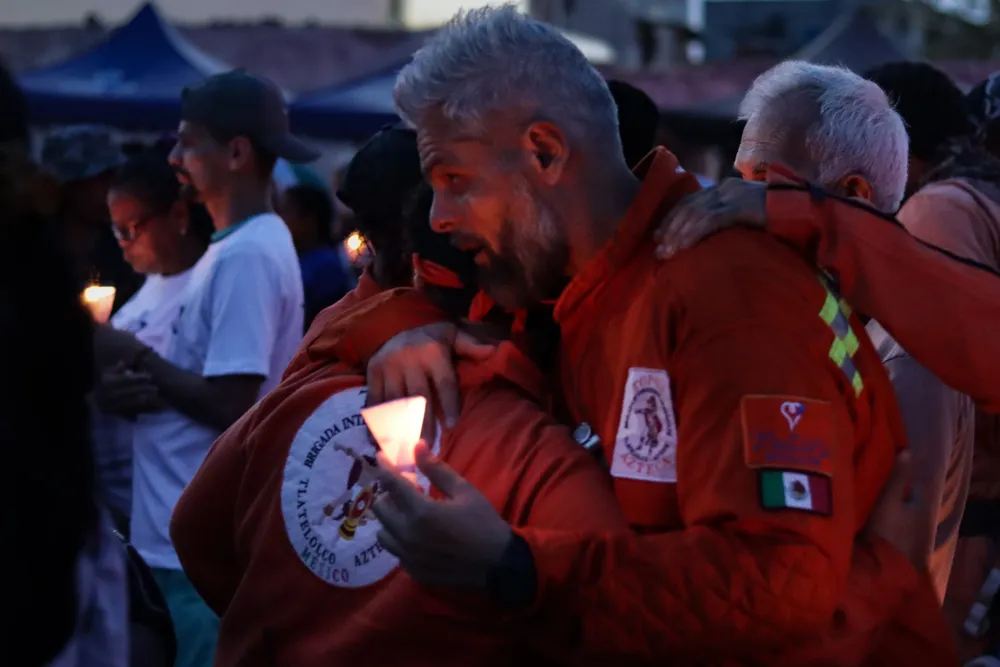 Realizan una cadena de oración por las víctimas del terremoto en La Guaira. Foto: Mario Flores / ElMartilloVen