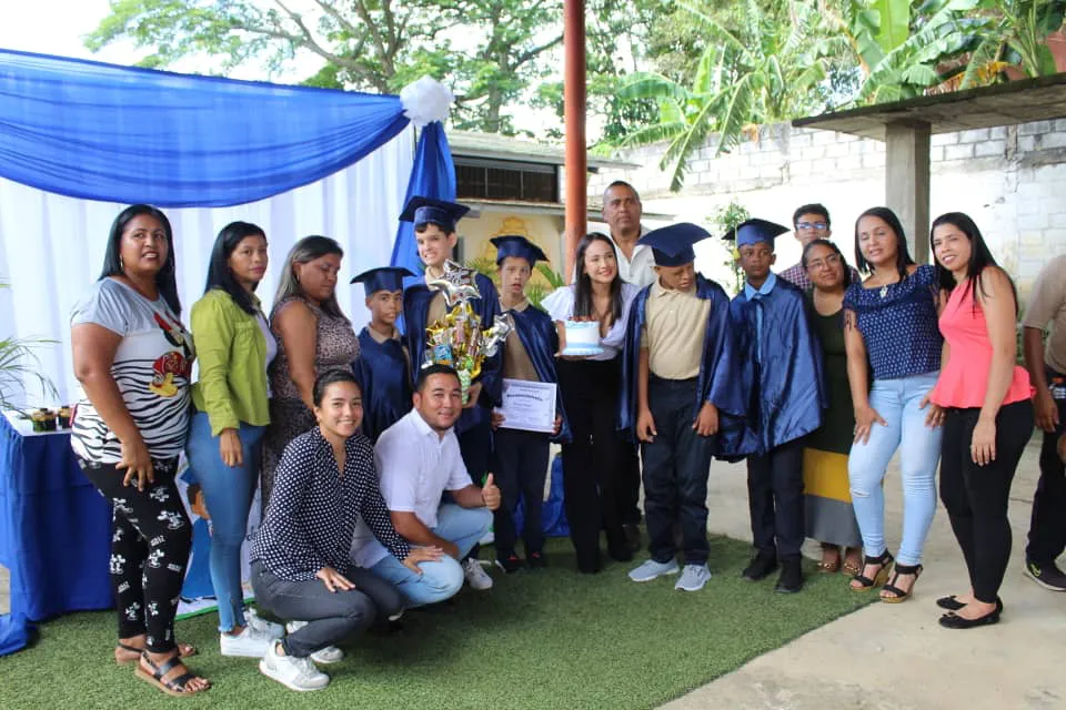Estudiantes del Instituto de Educación Especial “Simón Rodríguez” de Independencia fueron promovidos al 1er año de educación media general / Foto: Prensa Independencia