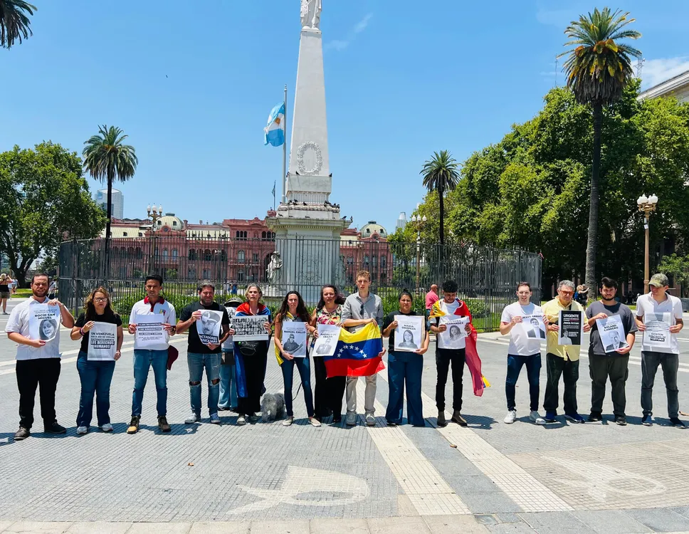 Protestas de venezolanos en Argentina exige libertad de presos políticos.
