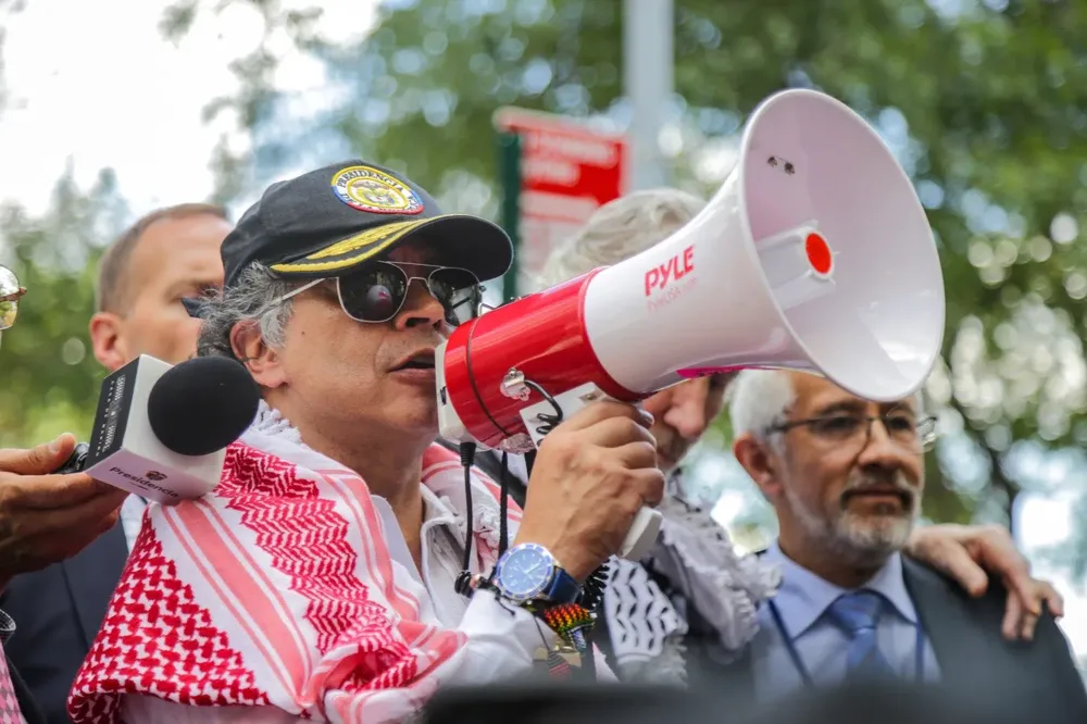Gustavo Petro, presidente de Colombia protesta en Nueva York.