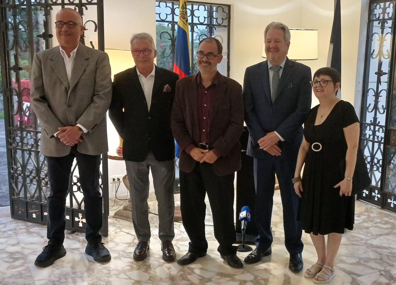 Raúl García Palma se alza con el I Premio Franco-Venezolano de Poesía.