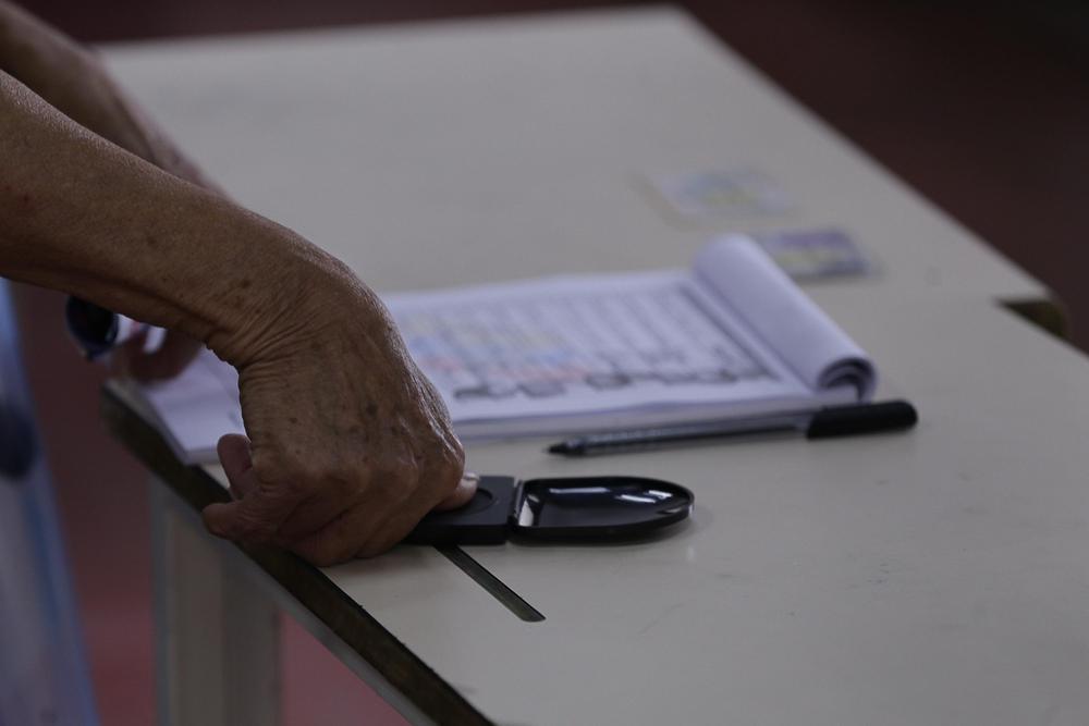 Caraqueños asisten a los centros electorales para partipar del Simulacro Electoral del 30 de julio.  Foto: José Luis Díaz, ElMartilloVen.