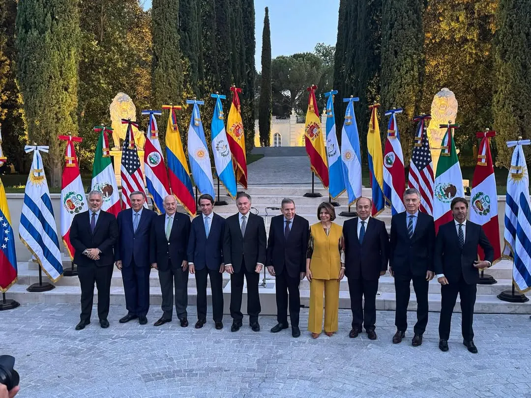 Edmundo González Urrutia junto a expresidentes durante “Foro Libertad y Democracia”