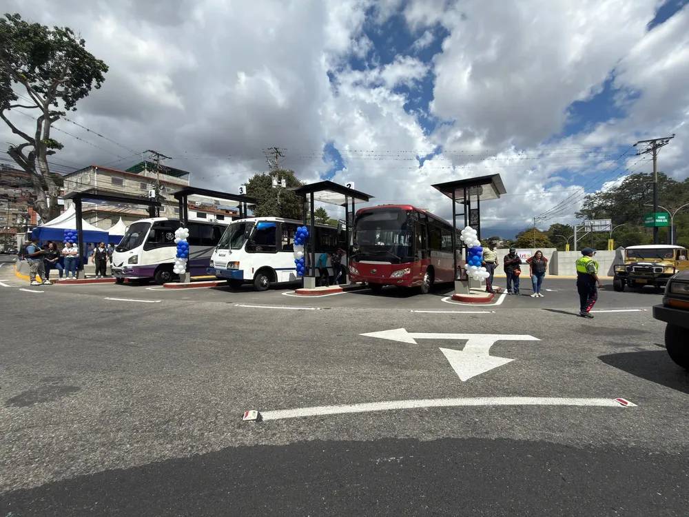Corporación Juntos Todo Es Posible inauguró terminal a cielo abierto en Los Gauaybitos, Baruta