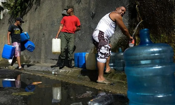 Imagen referencial de la escasez de agua potable