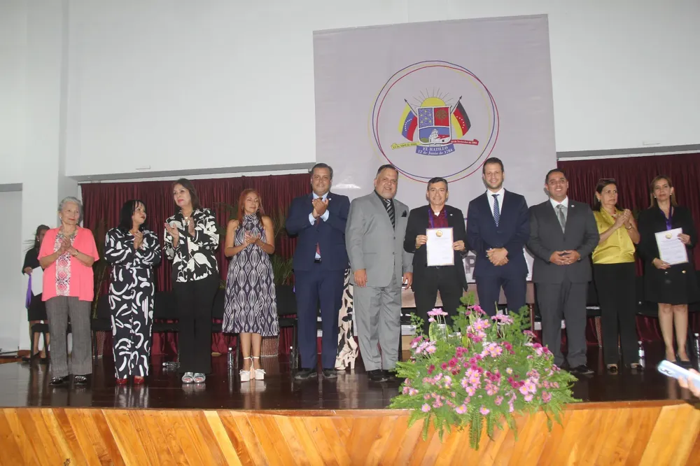 Concejo Municipal de El Hatillo reconoce a odontólogos de la localidad