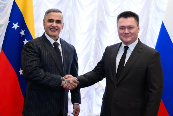 Fiscal de Venezuela firmó plan de trabajo con el fiscal general de Rusia en Moscú.