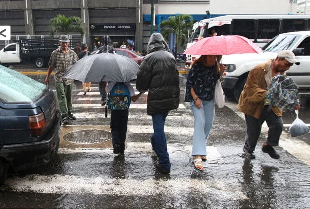 lacalle.com_.ve-este-viernes-comienza-temporada-de-lluvias-en-venezuela-lluvias210n-2