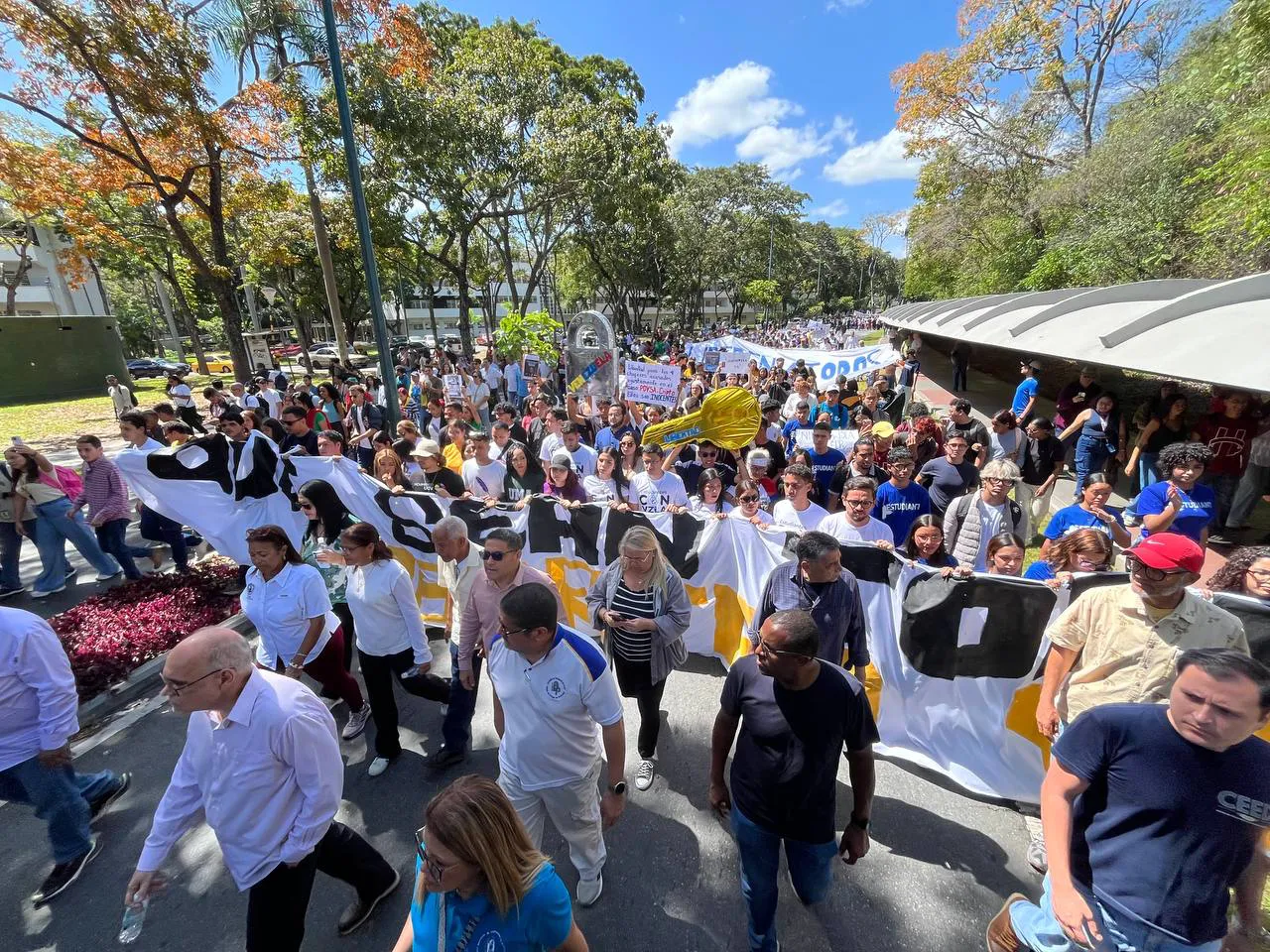 UCV se moviliza masivamente exigiendo "amnistía completa" para presos políticos