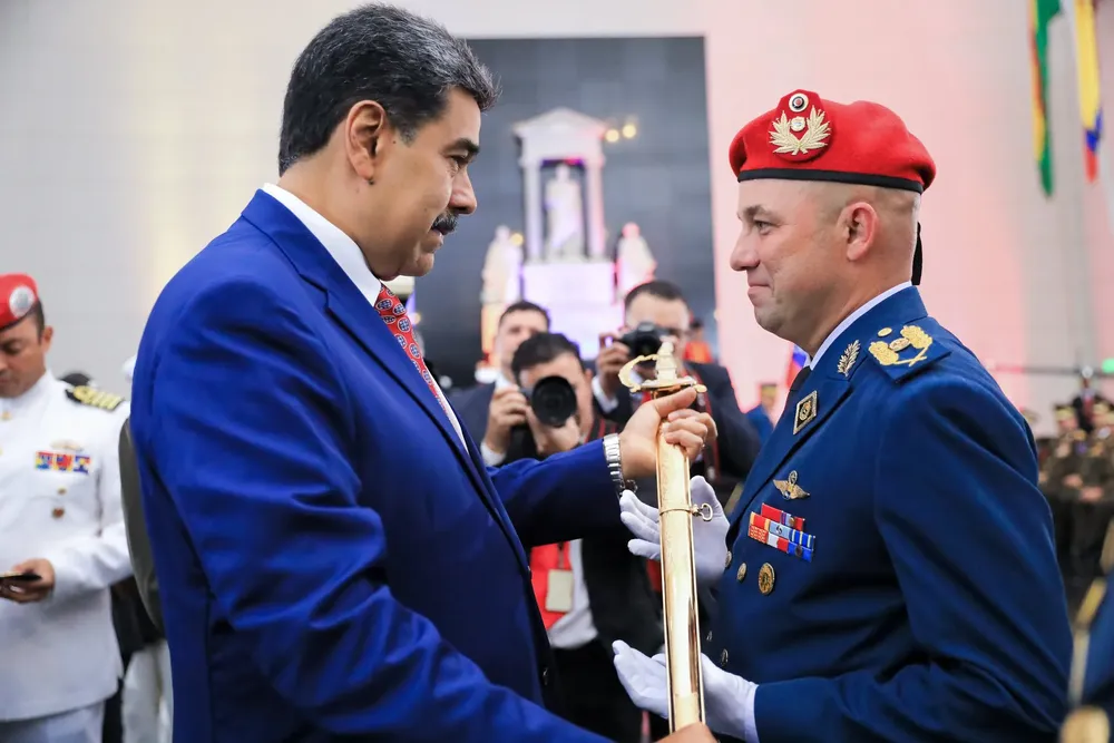 Nicolás Maduro asciende a oficiales generales y Almirantes de la FANB.
