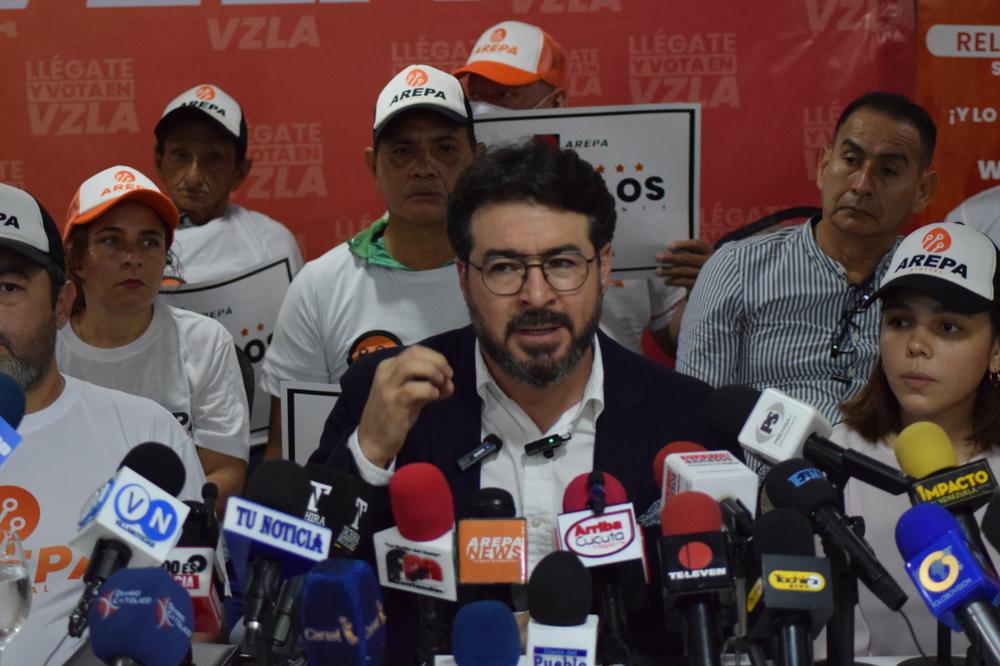 Daniel Ceballos en rueda de prensa desde Cúcuta