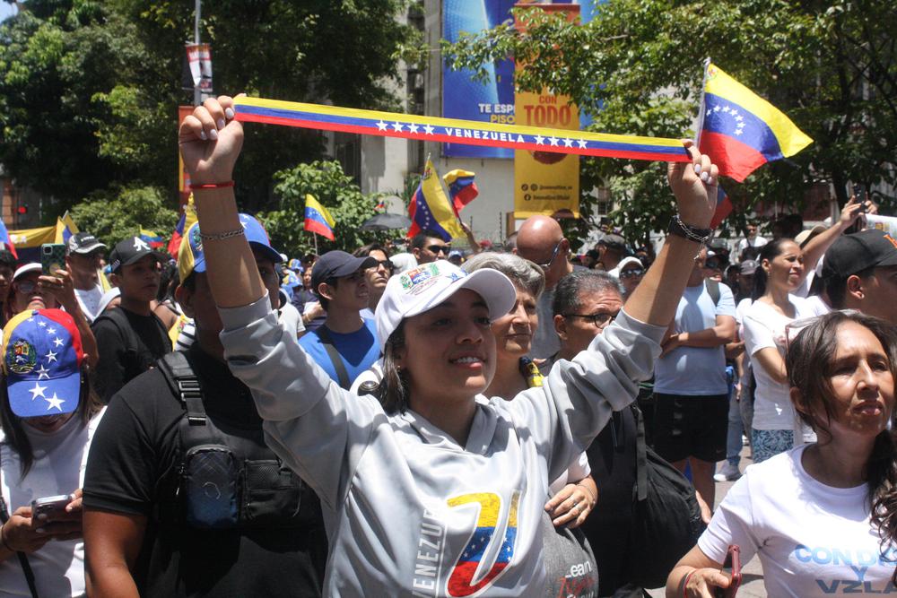 Simpatizantes de María Corina Machado asisten a convocatoria en la Urb. Las Mercedes. Foto: José Mireles Alcalá / ElMartilloVen.