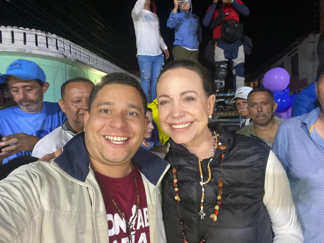 Ángel Fuentes López, junto a María Corina Machado.