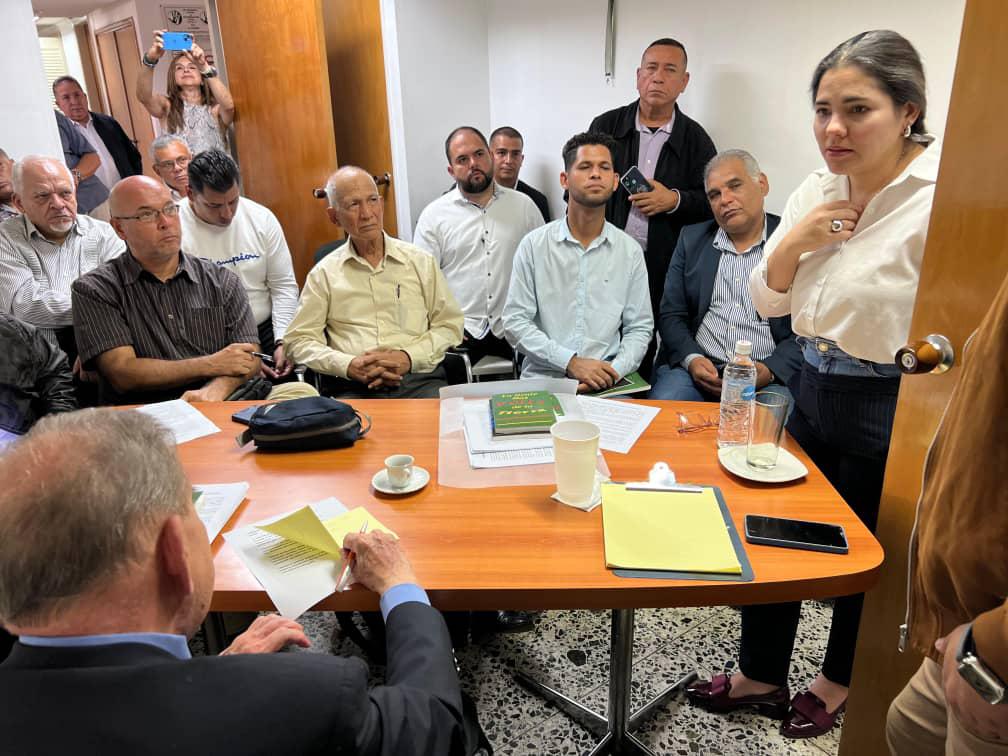 Edmundo González Urrutia, candidato presidencial opositorse reunie con pastores evangelico en el estado Bolívar.