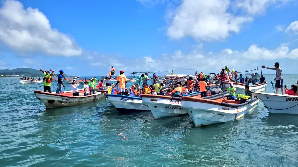 Pescadores de Miranda realizaron recorrido marítimo en defensa del Esequibo