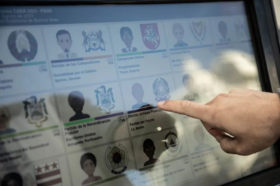 Boleta de simulación electoral . Foto: Xinhua (Xinhua/Martín Zabala) 