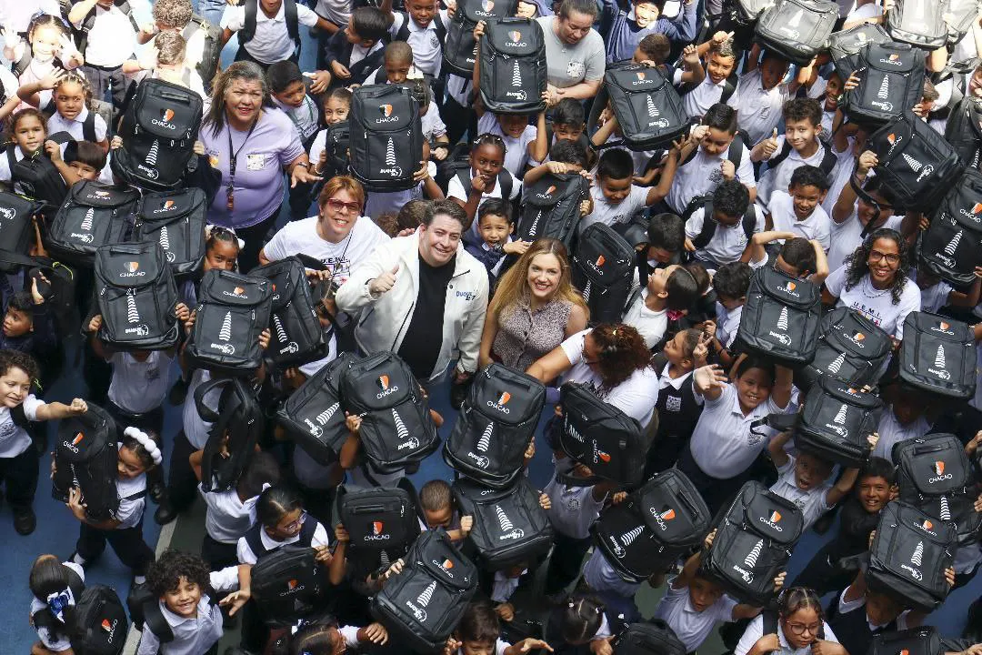Alcalde de Chacao entrega útiles de calidad a más de 3000 mil estudiantes