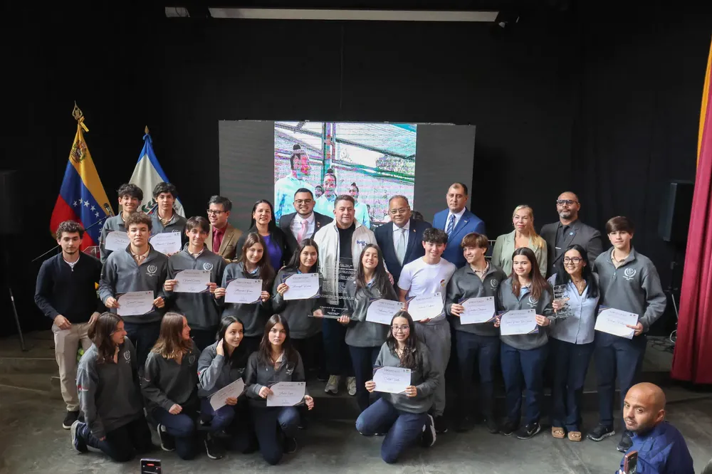 Concejo Municipal de Chacao realiza homenaje a la juventud