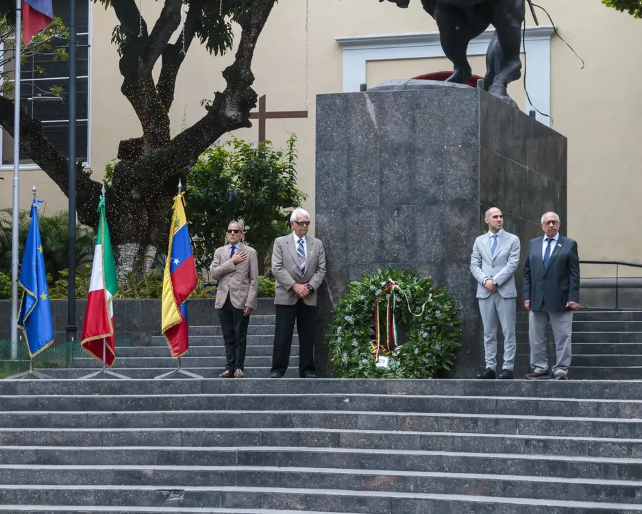 CAVENIT celebra su septuagésimo aniversario con una ofrenda floral 