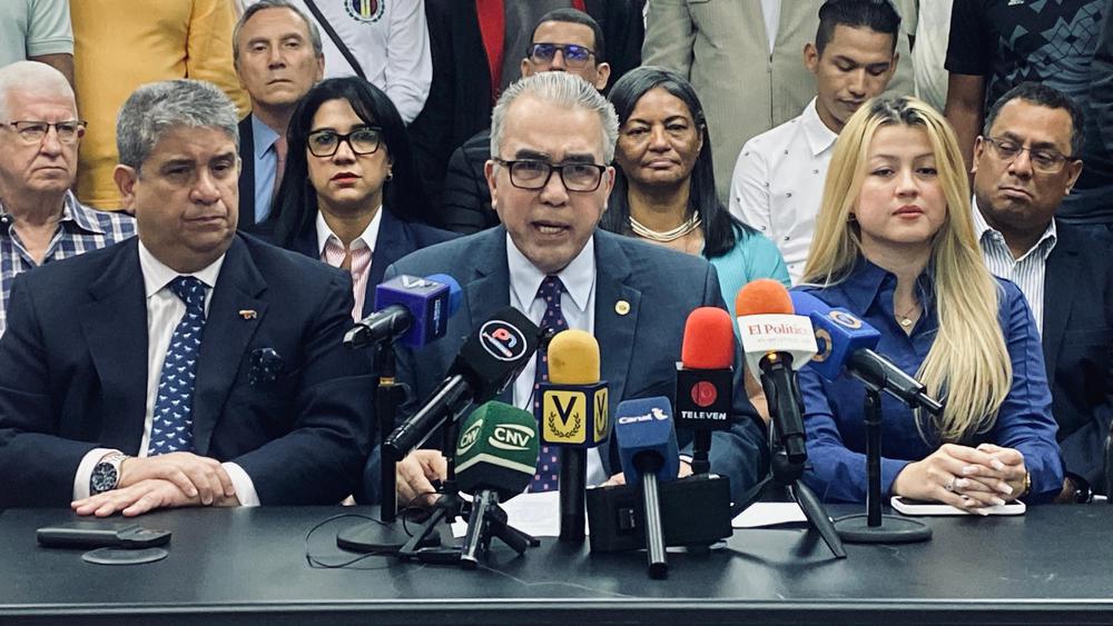 luis Eduardo Martínez, candidato presidencial del partido Acción Democrática.